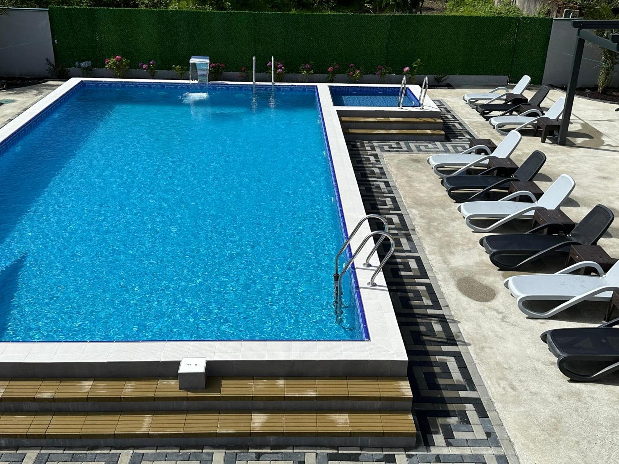 Lions Apartment Уреки Екстериор снимка